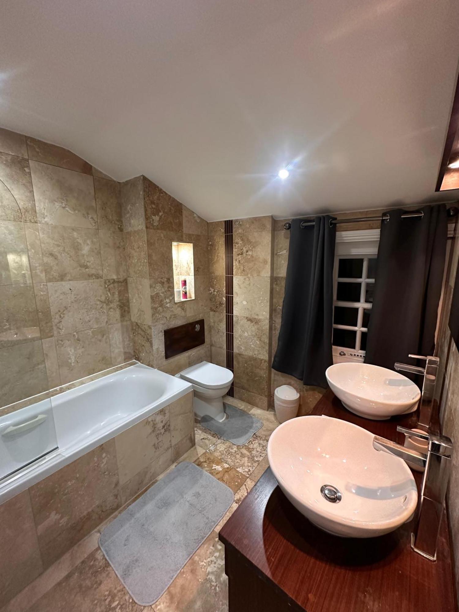Central London Room Pensiune